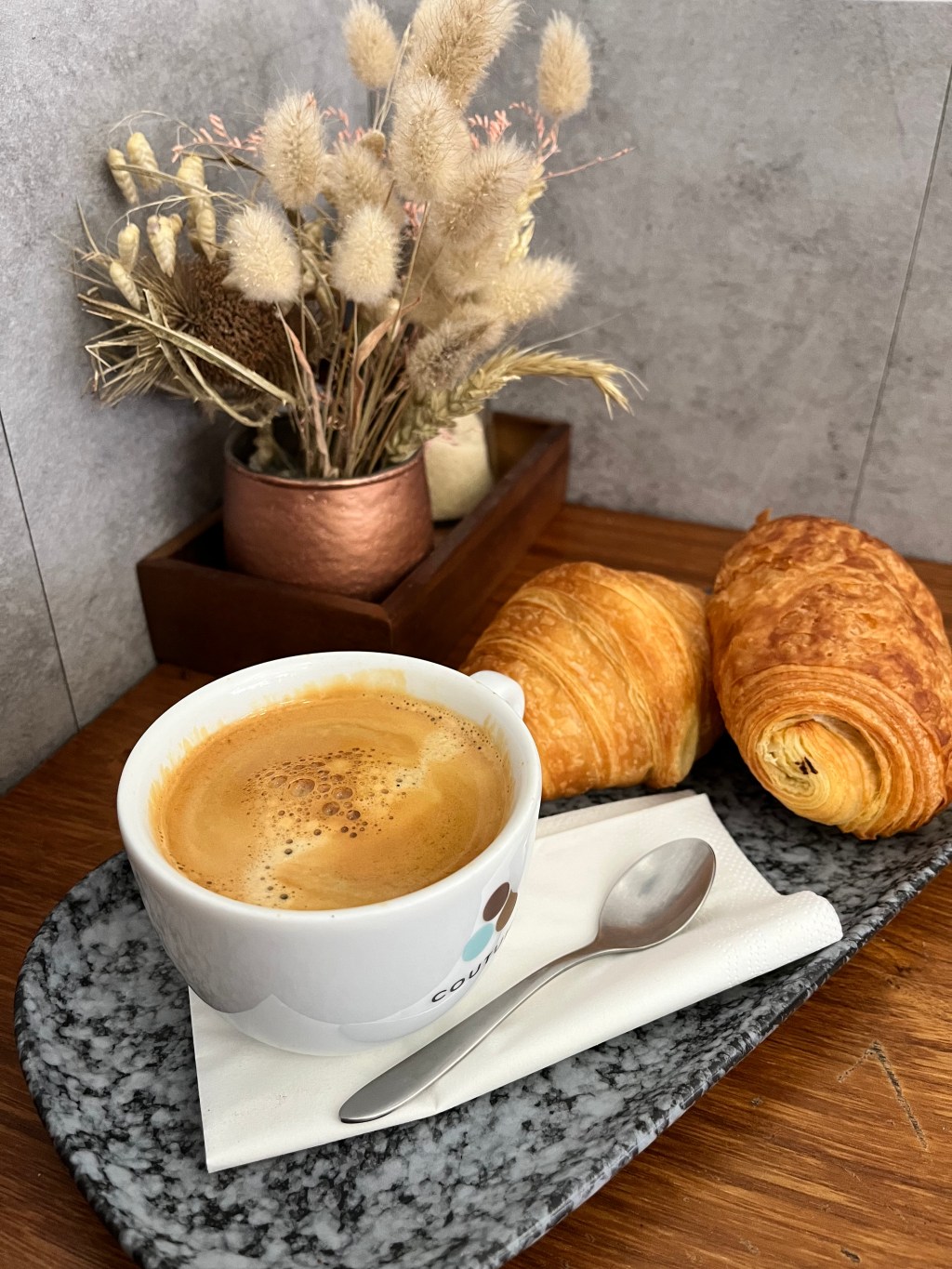 4 Vegan Bakeries/Cafes to Visit in&nbsp;Paris